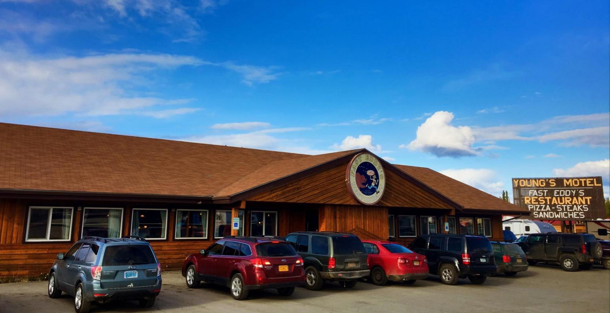 Young'S Motel Tok Exterior photo